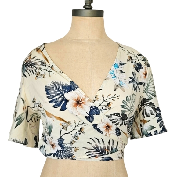 Lauren Taylor | Wrap crop top | size large - Picture 2 of 12